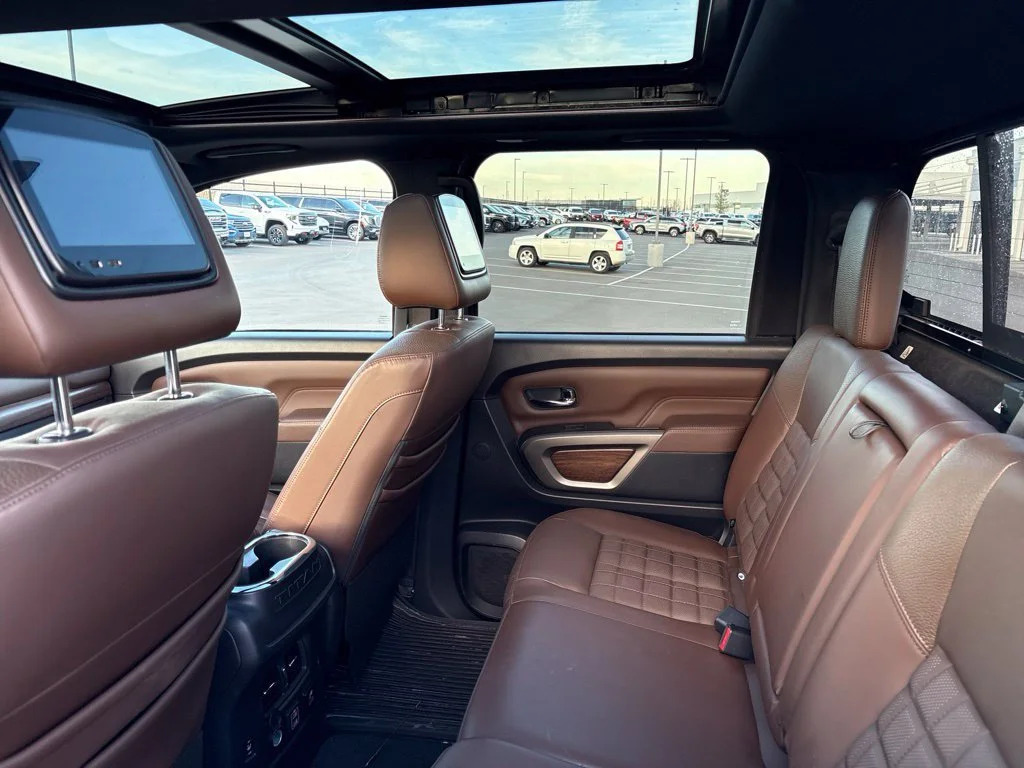 Used 2020  Nissan Platinum Reserve image 2