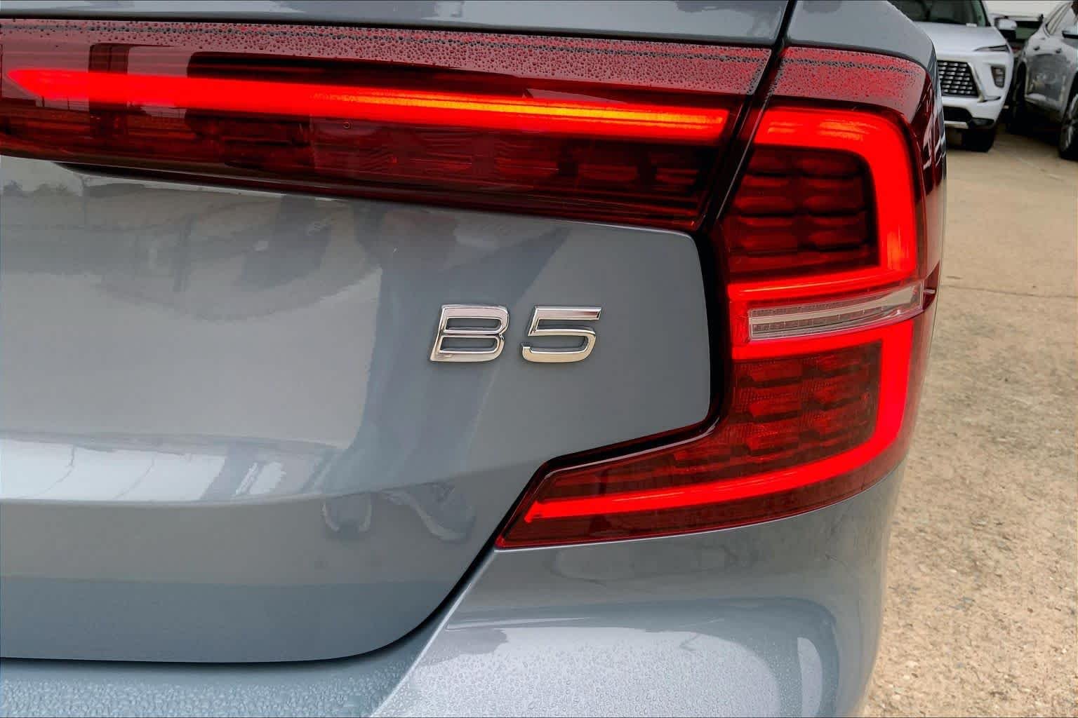Used 2023 Thunder Grey Metallic Volvo Core Dark Theme image 10