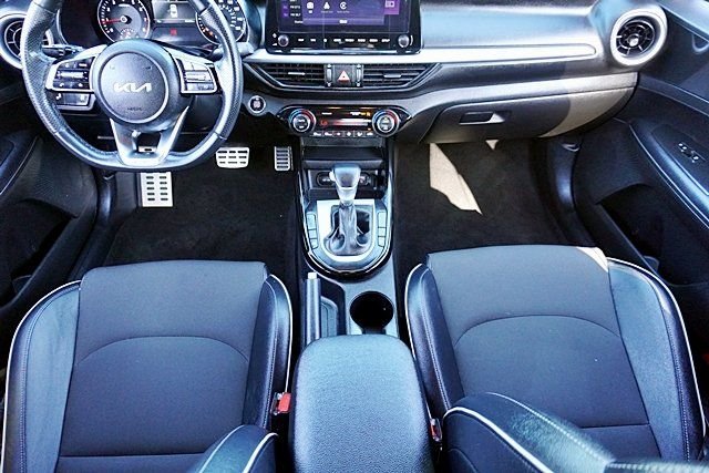 Used 2023 White Kia GT-Line image 18