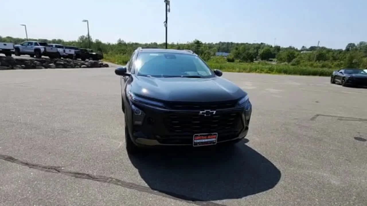 Used 2025 Mosaic Black Metallic Chevrolet ACTIV image 9