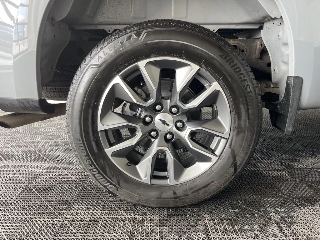 Used 2025 Gray Chevrolet RST image 22
