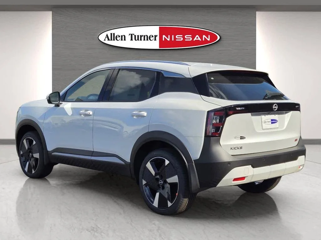 2025 Nissan Kicks SR - Photo 9