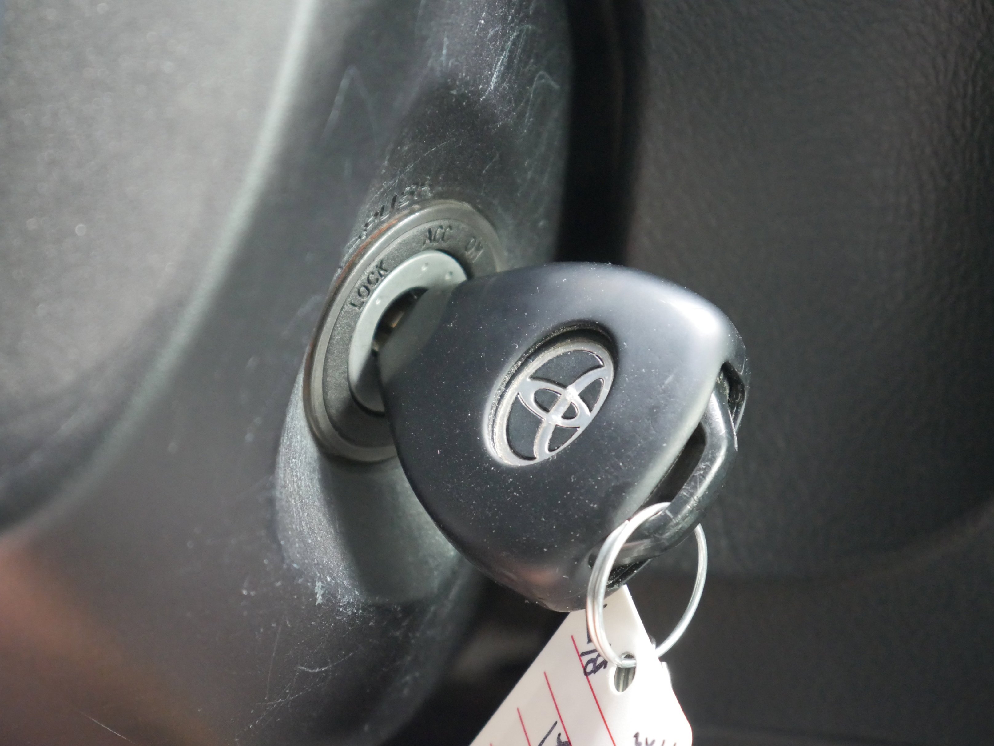 Used 2018 Classic Silver Metallic Toyota SR5 image 8