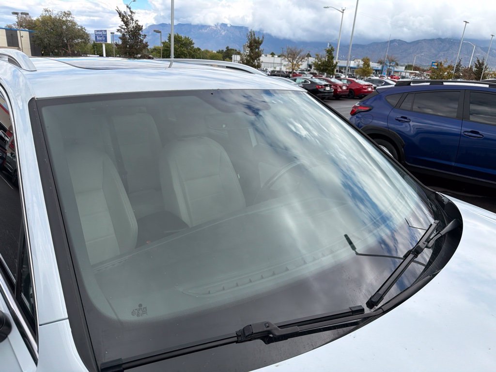 Used 2019 Green Volkswagen 2.0T SEL R-Line image 3
