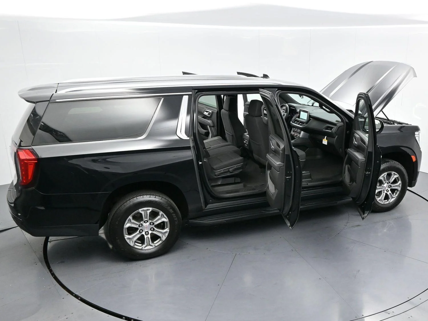 Used 2023 Onyx Black GMC SLE image 40
