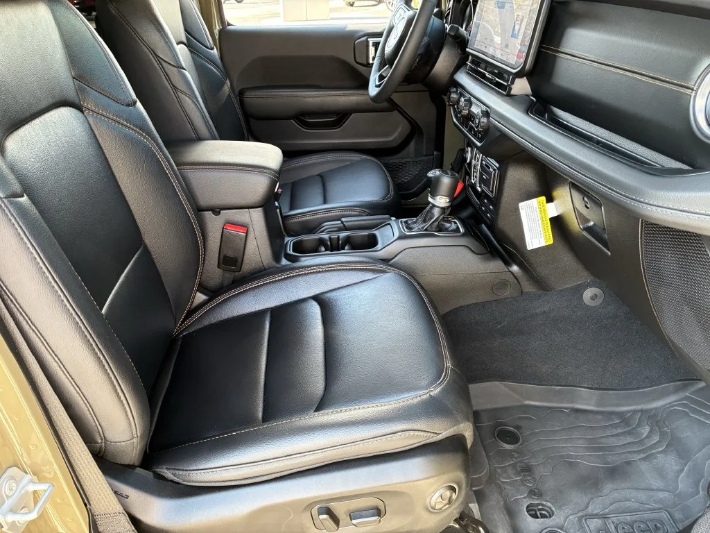 Used 2025 Green Jeep High Tide image 20
