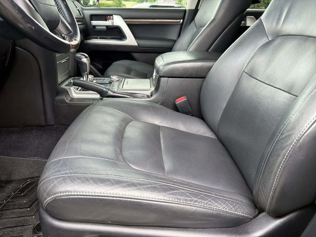 Used 2018 Blizzard Pearl Toyota  image 19
