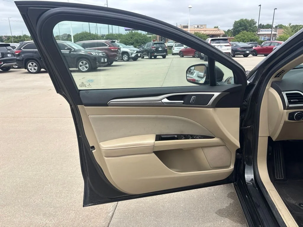 Used 2014 Tuxedo Black Metallic Ford SE image 9