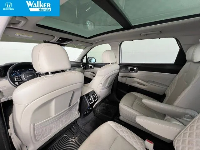 Used 2023 White Kia SX-Prestige image 19