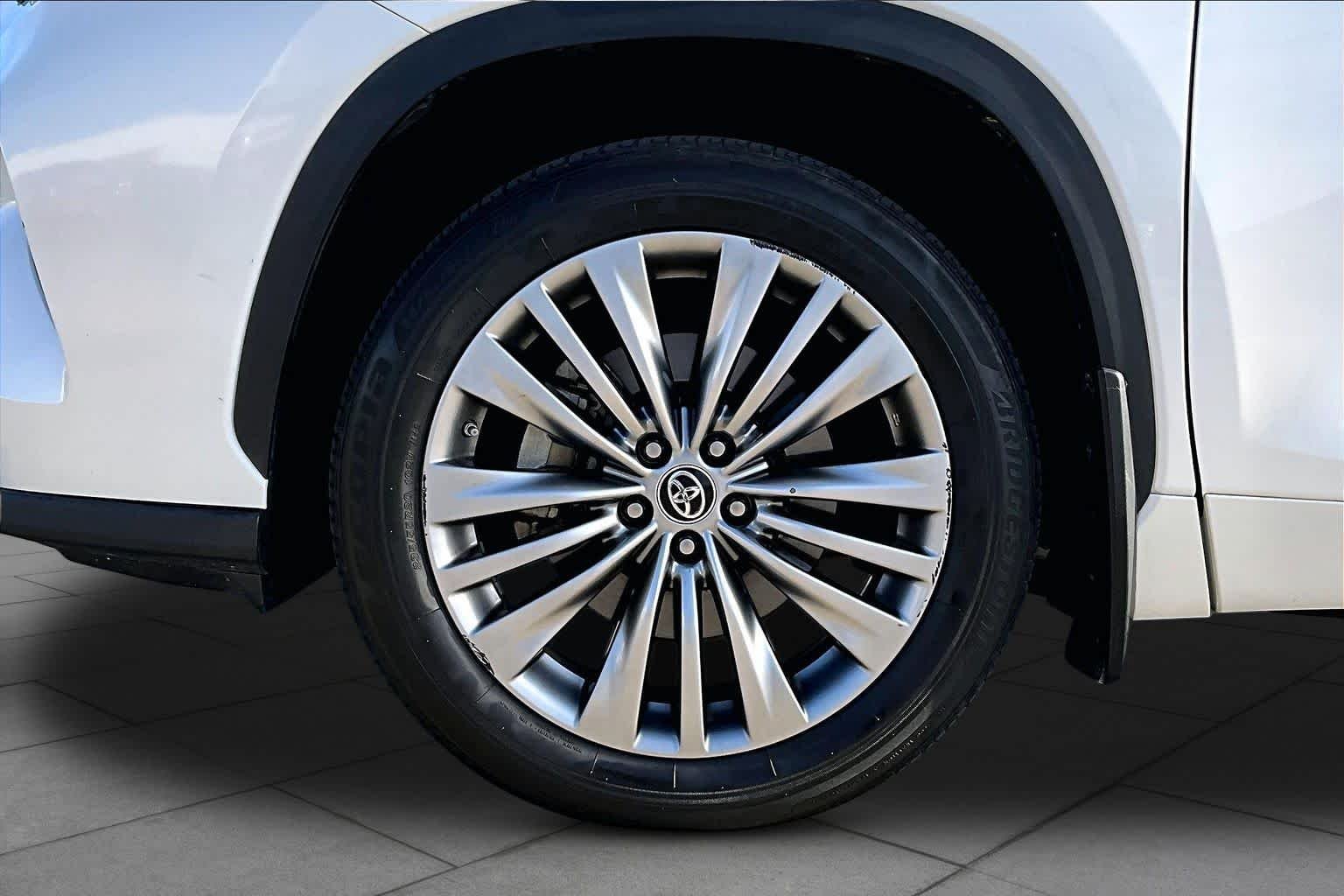 Used 2020 Blizzard Pearl Toyota Hybrid Platinum image 11