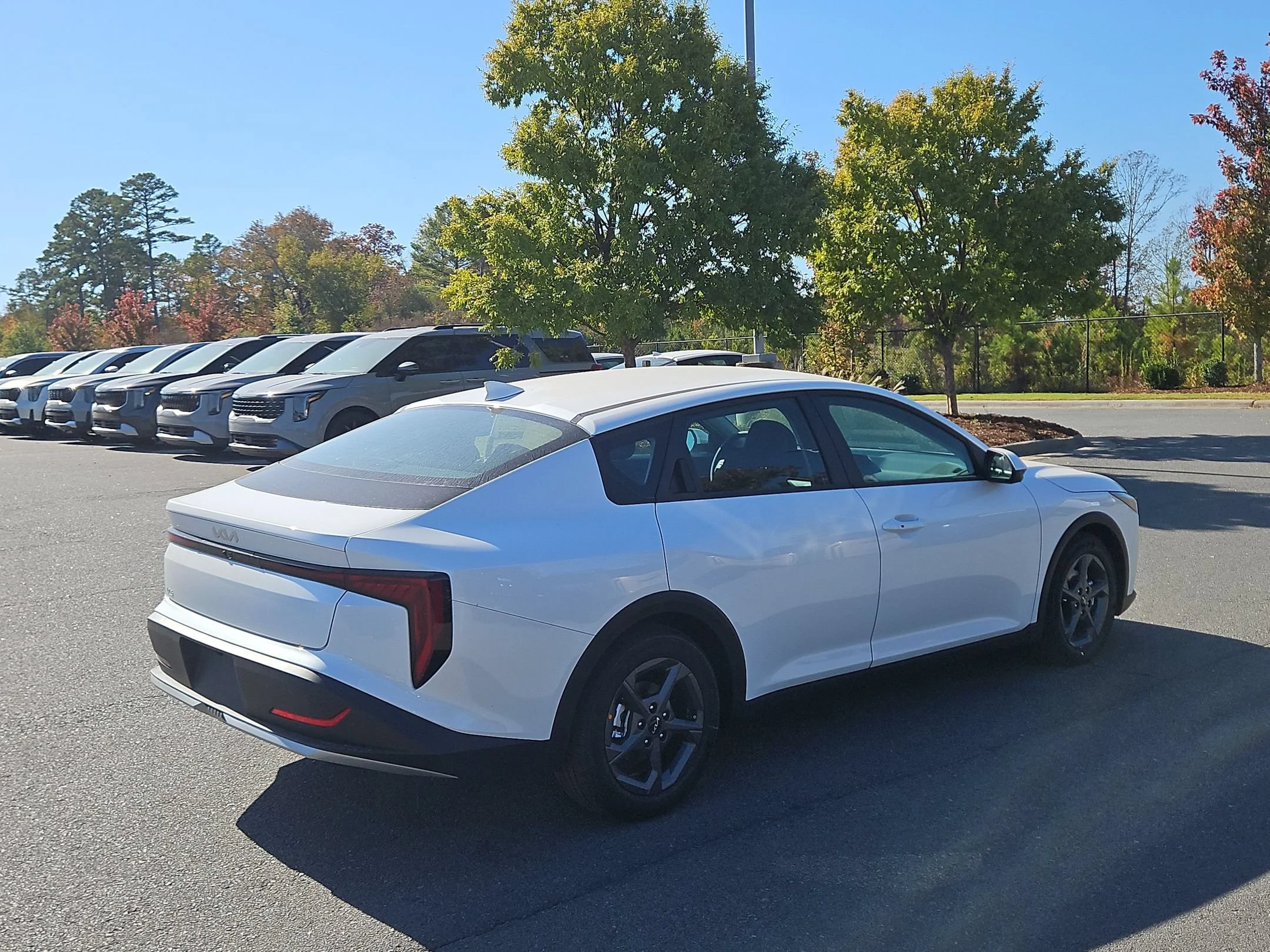 New 2026 Snow White Pearl Kia LXS image 7