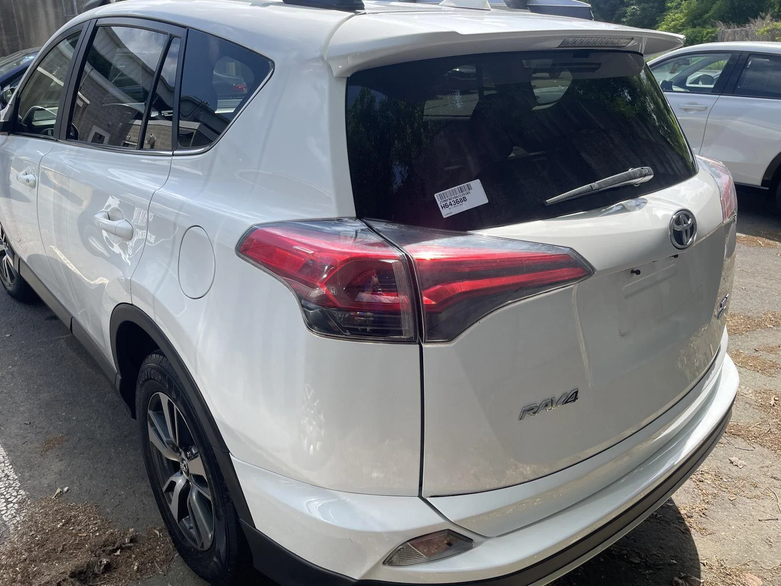 Used 2017 Super White Toyota XLE image 4