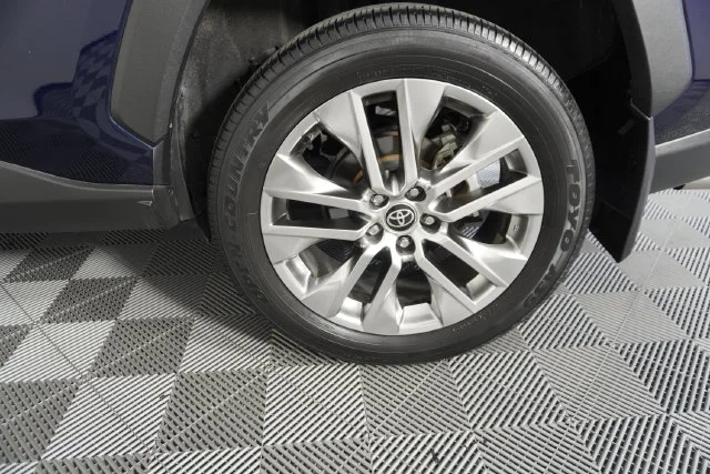 Used 2021 Blue Toyota XLE Premium image 18