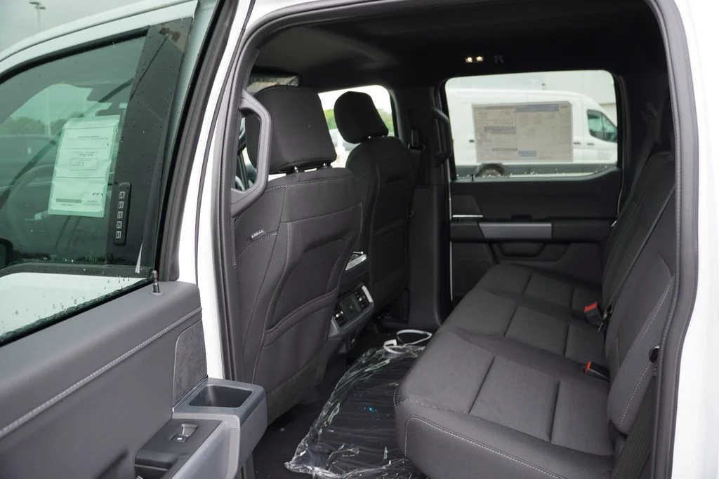 New 2026 Oxford White Ford XLT image 12