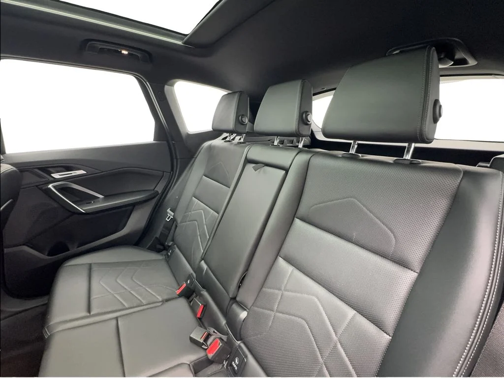 Used 2024 Silver BMW xDrive28i image 26