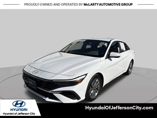 Used 2025 White Hyundai Blue image 3