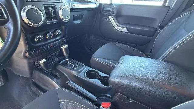 Used 2018 Gray Jeep Sahara 4x4 image 13