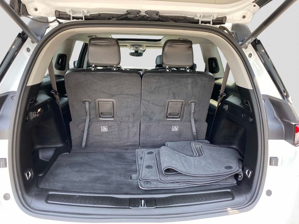 Used 2023 White Jeep Limited image 9