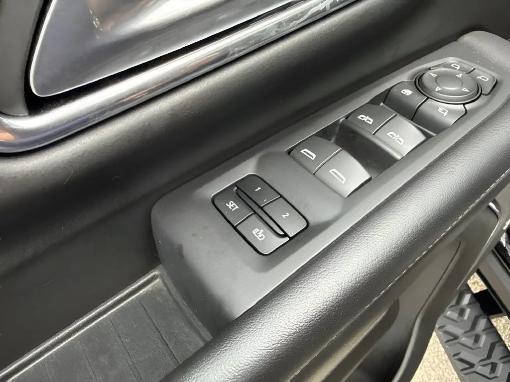 Used 2023 Black Chevrolet Z71 image 11
