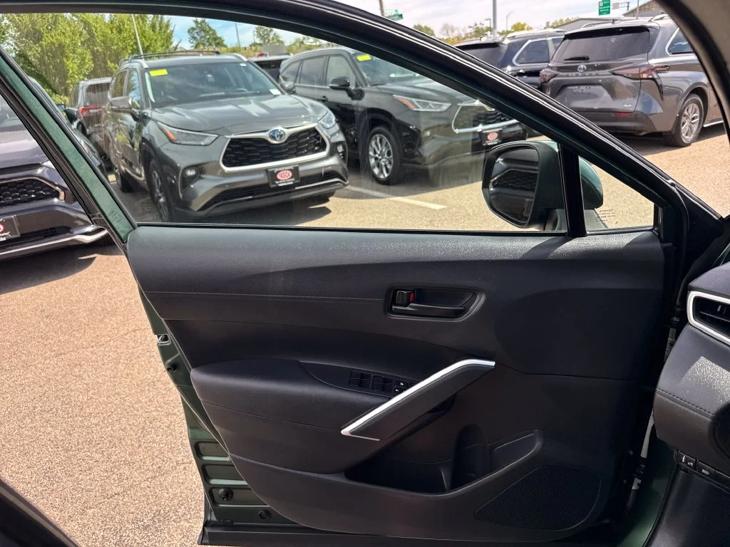 Used 2023  Toyota LE image 31