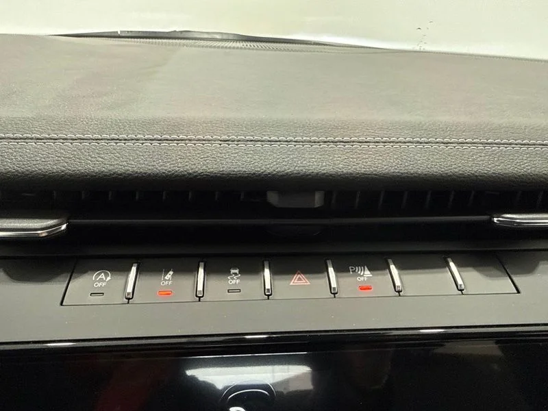 New 2026 Baltic Gray Metallic Clearcoat Jeep Altitude image 31