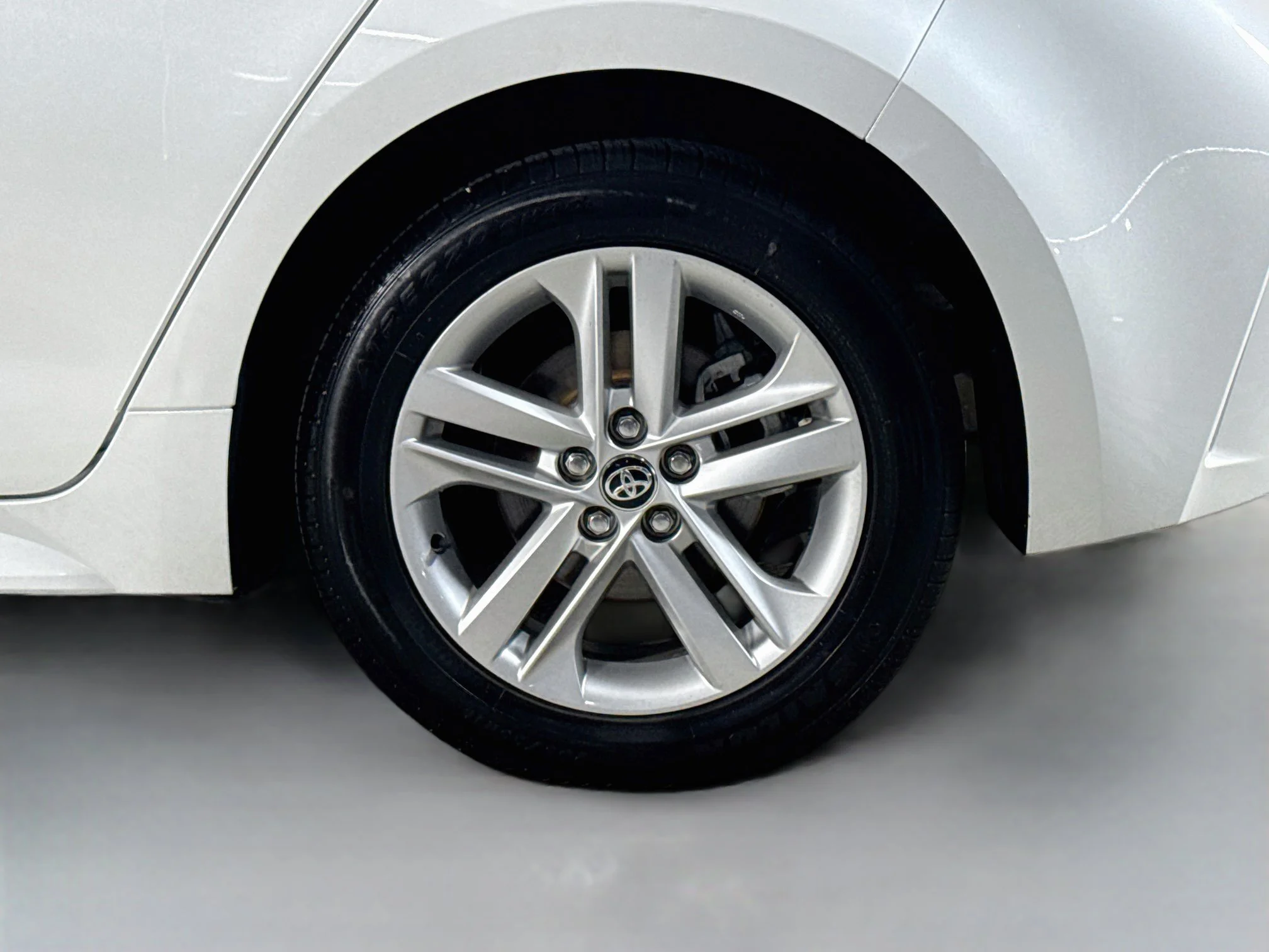 Used 2021 Wind Chill Pearl Toyota SE image 33