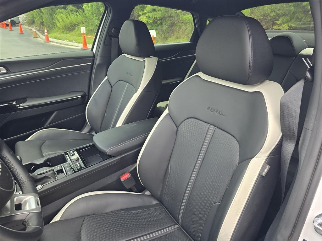 Used 2025 White Kia GT-Line image 12