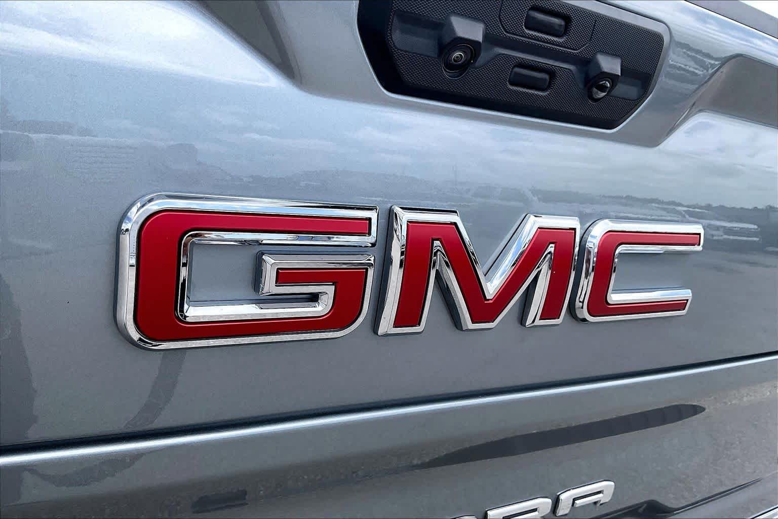 Used 2024 Sterling Metallic GMC Elevation image 31