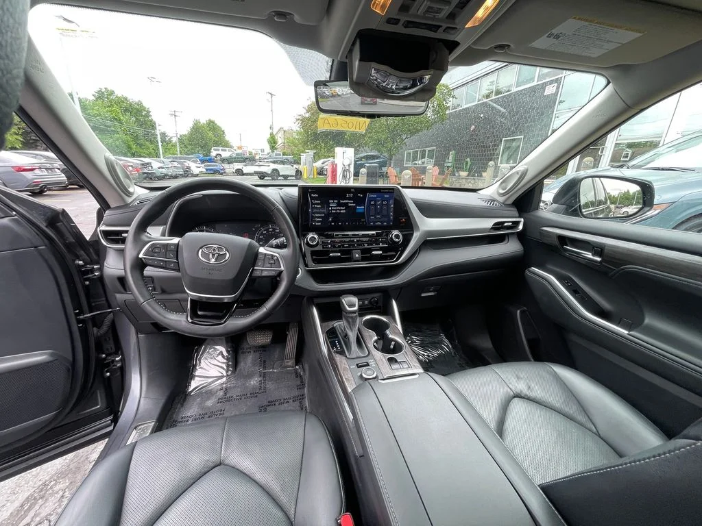 Used 2021 Gray Toyota Platinum image 12