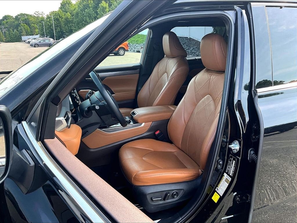 Used 2022 Black Toyota Platinum image 10