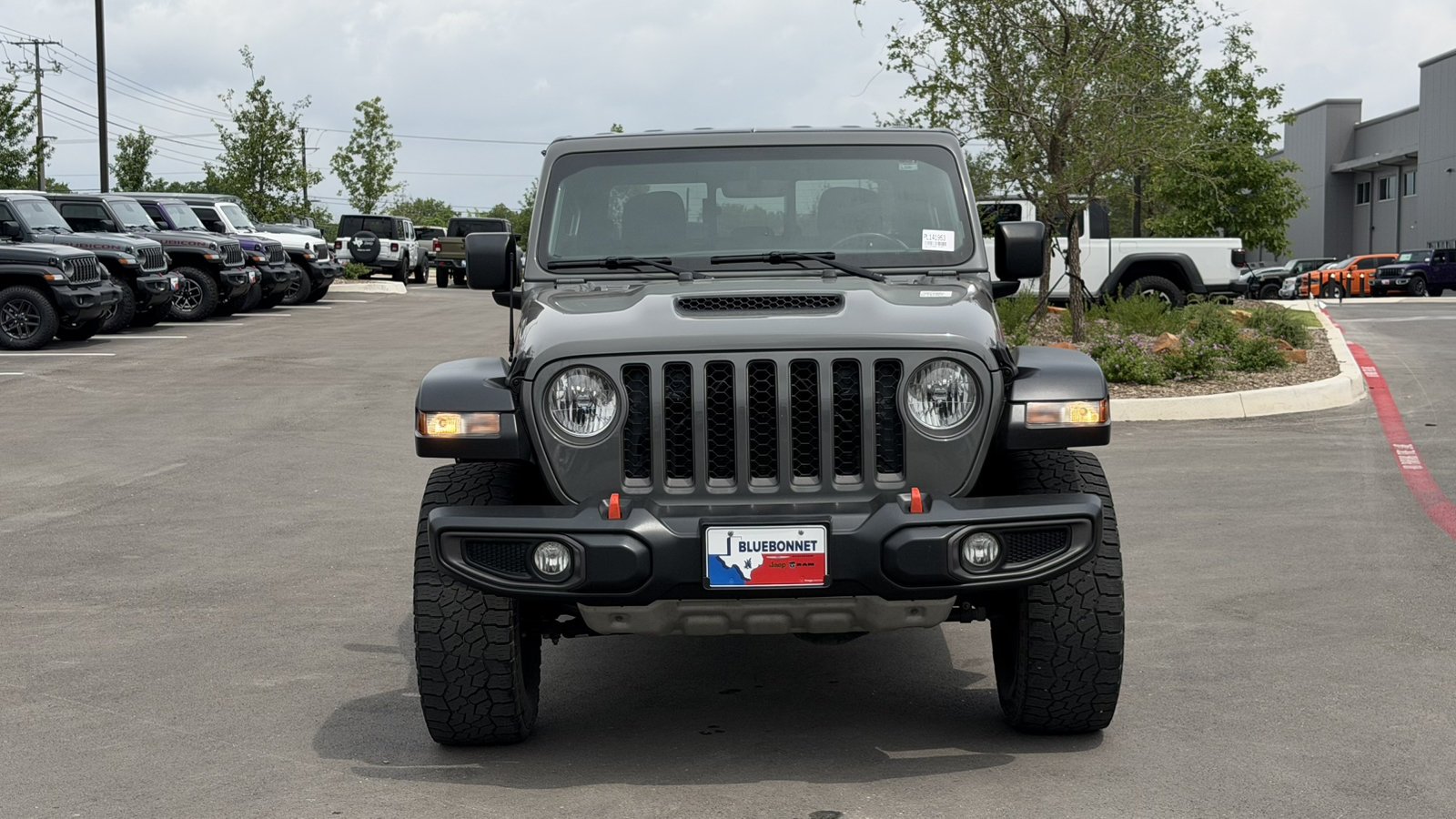Used 2022 Sting-Gray Clearcoat Jeep Mojave image 2