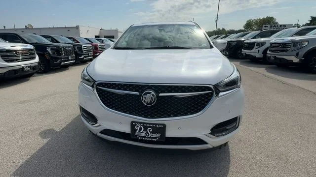 Used 2020 White Frost Tricoat Buick FWD 4dr Avenir image 5