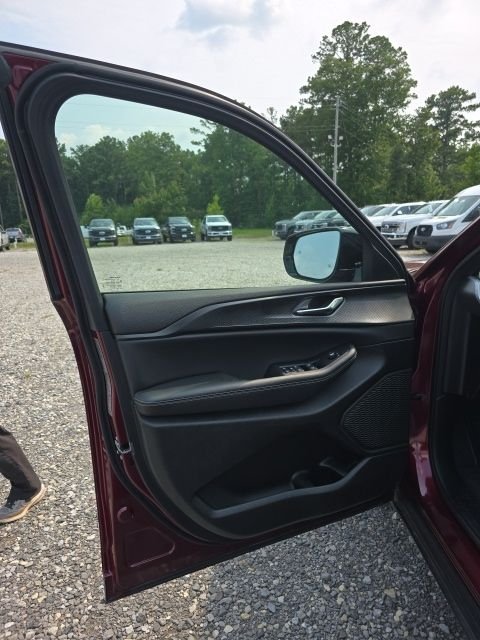 Used 2024 Red Jeep Altitude image 7