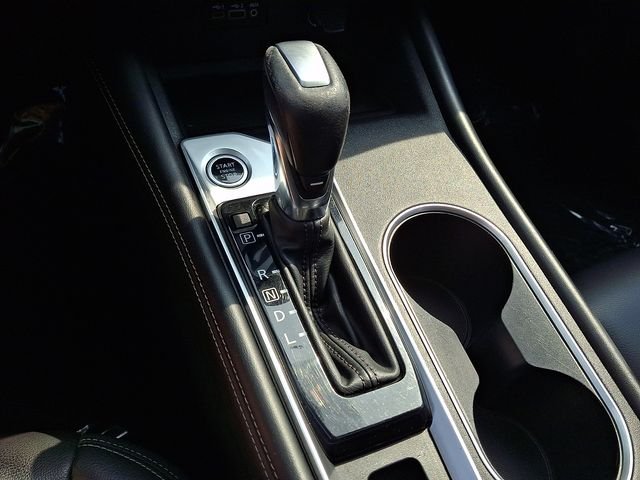 Used 2019 White Nissan 2.5 Platinum image 15