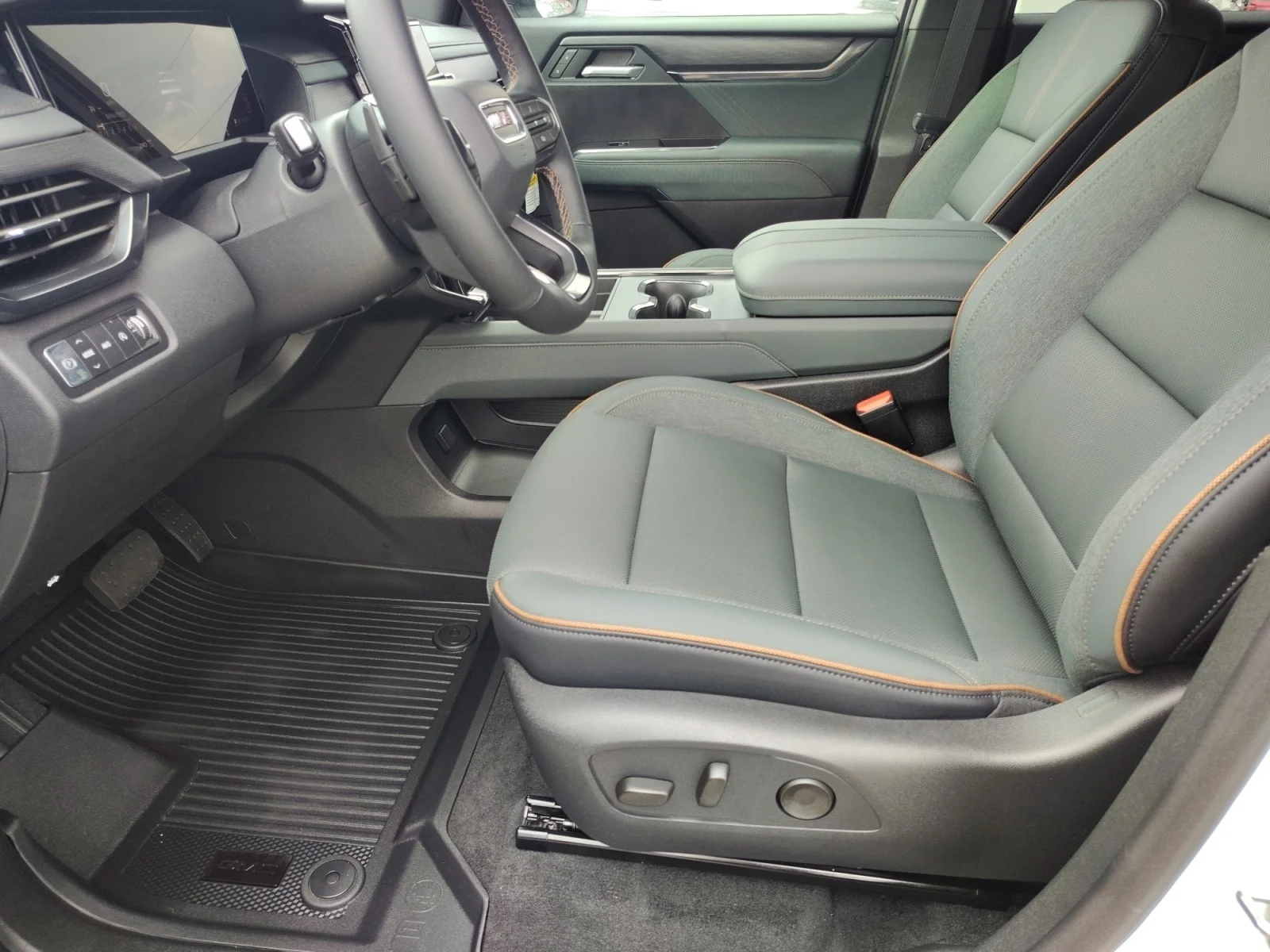 2026 GMC Acadia AT4 - Photo 11