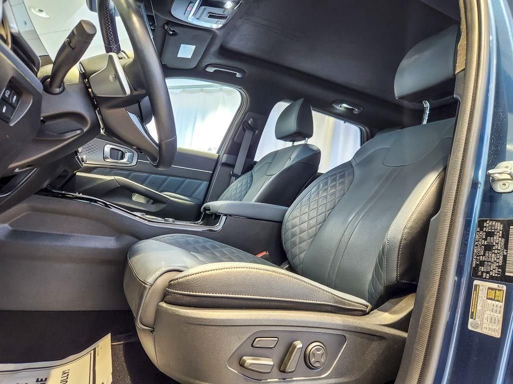 Used 2025 Mineral Blue Kia SX Prestige image 7