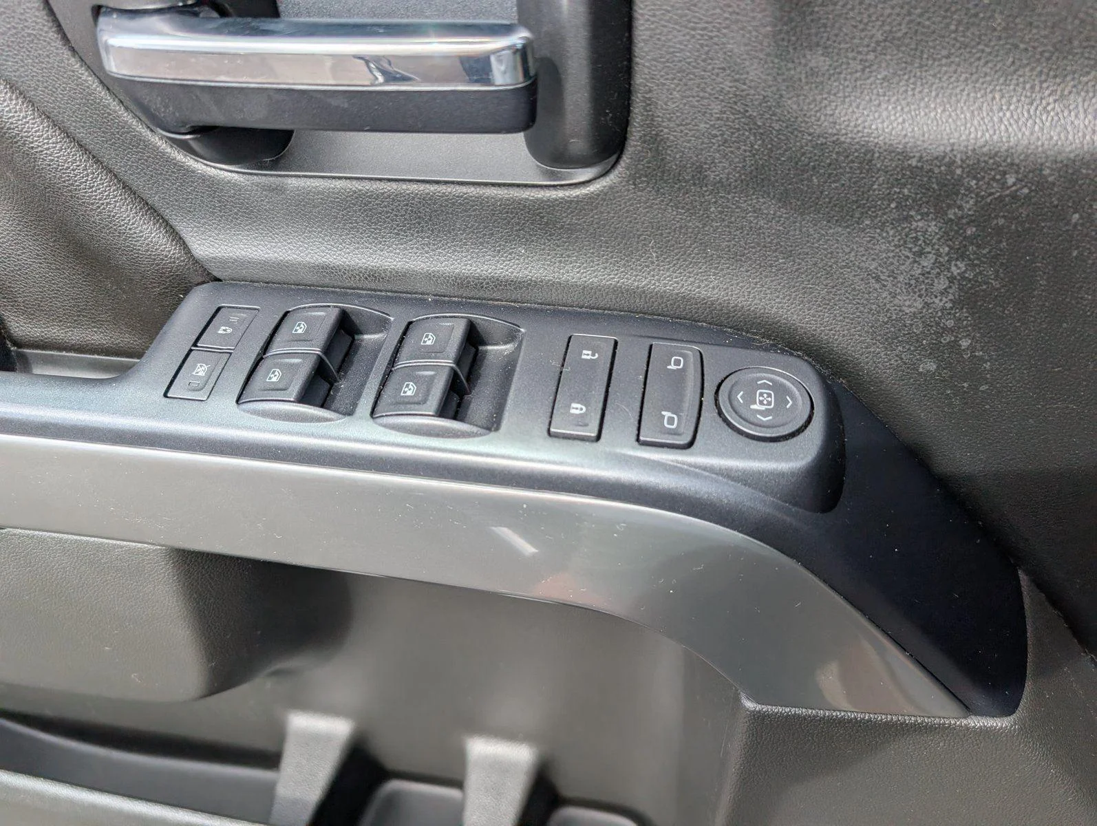 Used 2016 TUNGSTEN METALLIC Chevrolet LT image 16