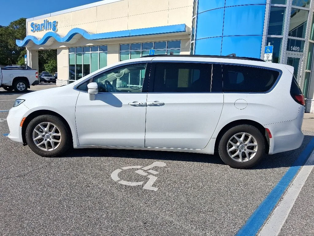 Used 2022 White Chrysler Touring L image 8
