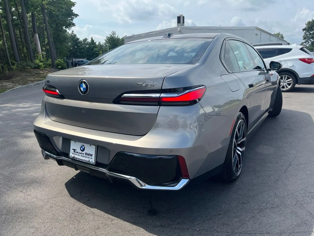 Used 2026 Oxide Grey Met BMW 740i xDrive image 7