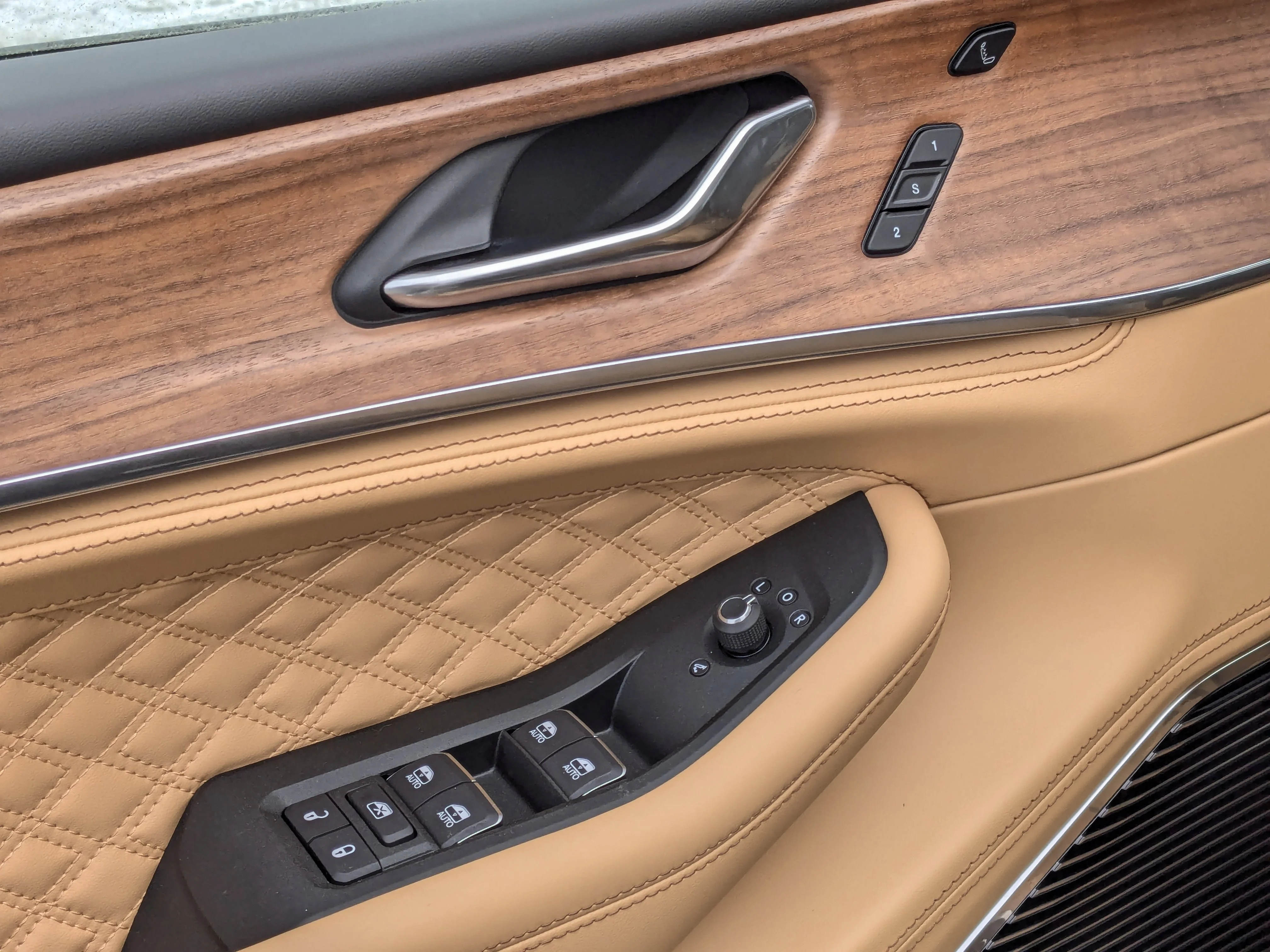 New 2025 Black Jeep Summit Reserve - - Panoramic Sunroof - Palermo Leather - McIntosh Audio - Night Vision & More! image 13