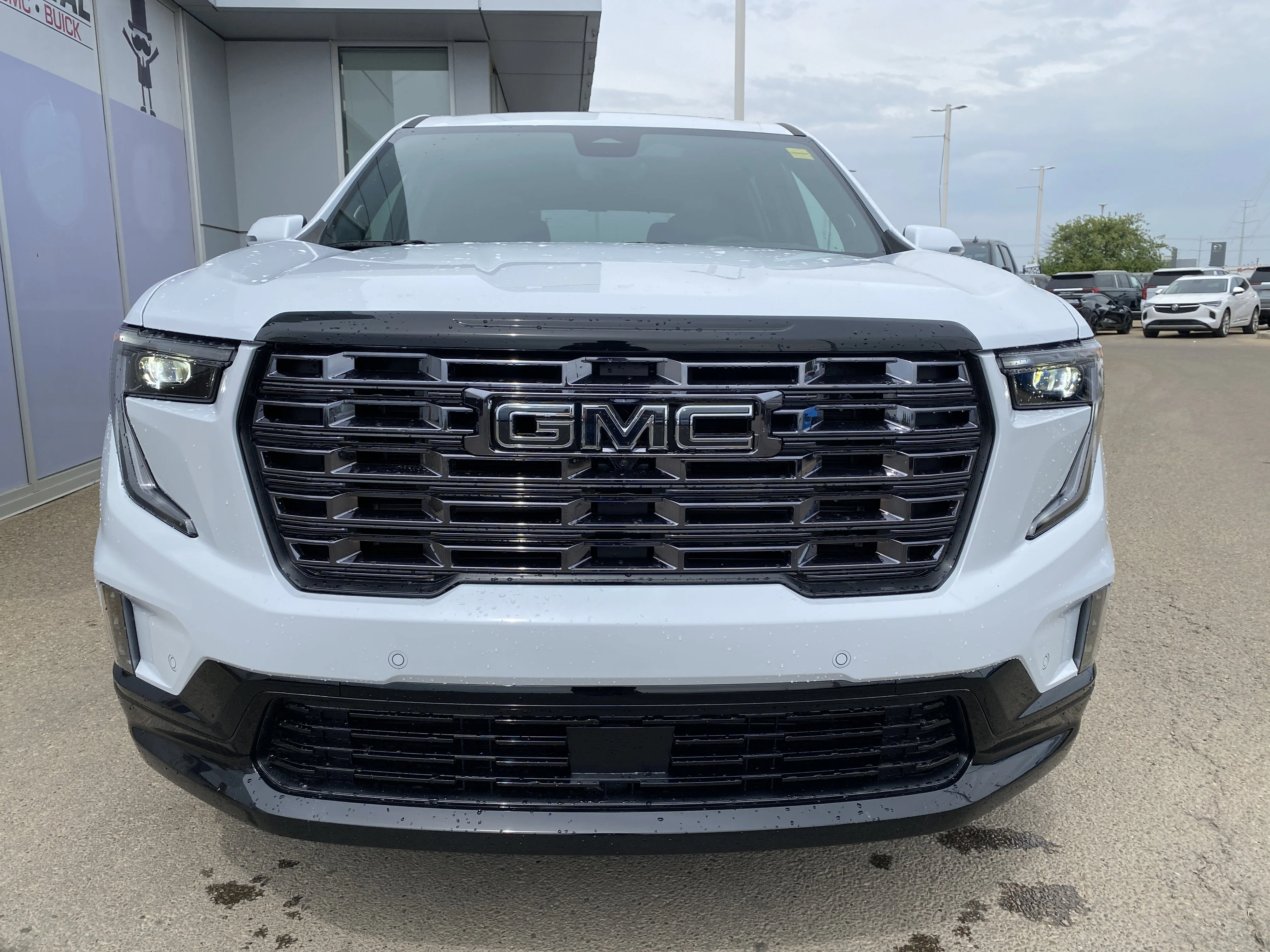 New 2026 GLACIER WHITE TRICOAT GMC Denali Ultimate image 9