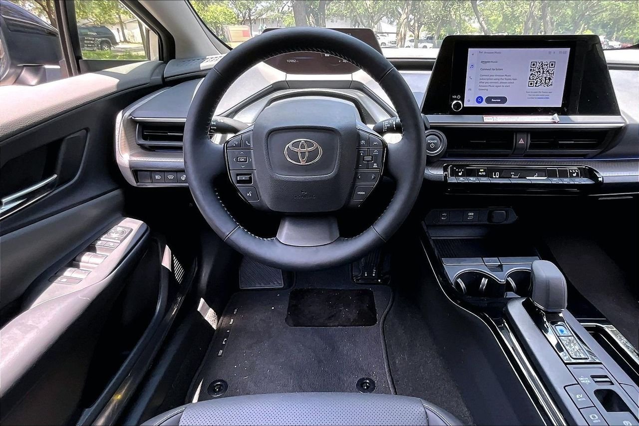 Used 2025  Toyota XLE image 8