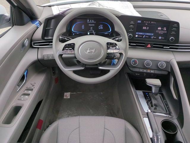 New 2026 White Hyundai SE image 14