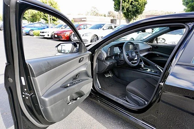 Used 2026 Black Hyundai SEL Sport image 33