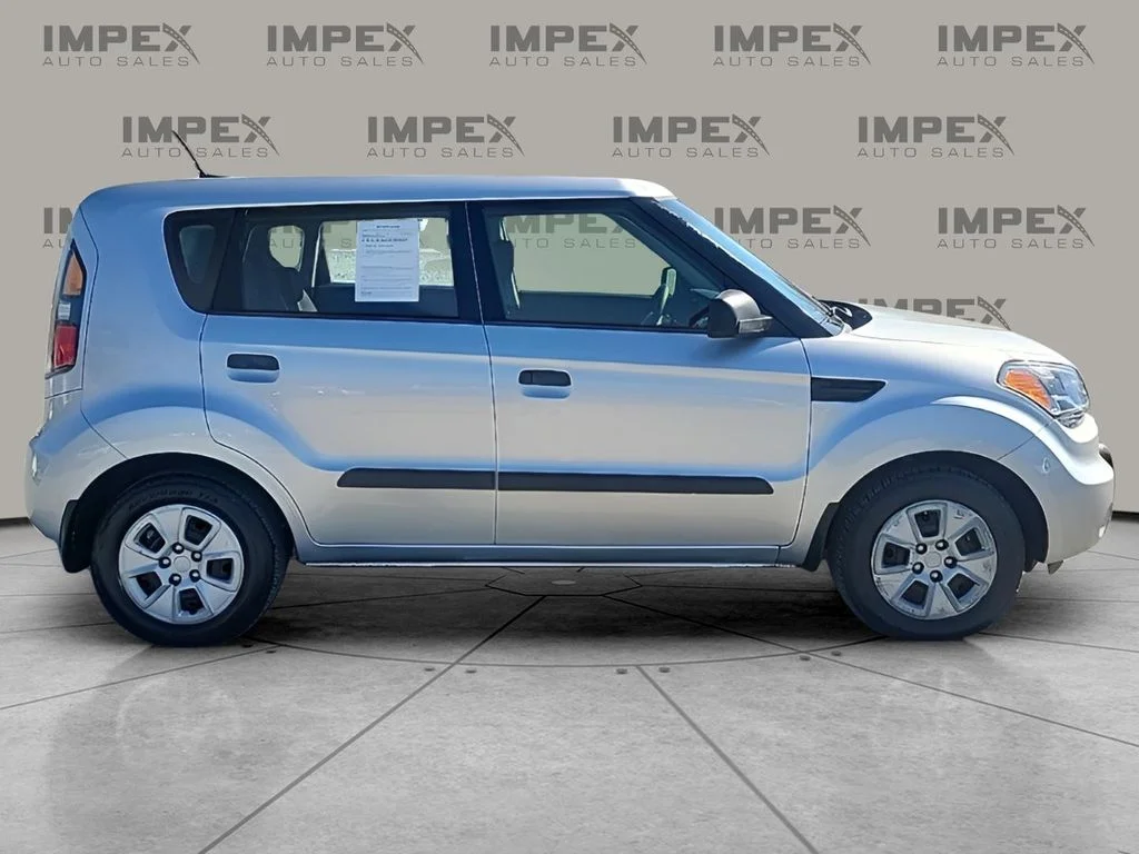Used 2010 Silver Kia Base image 6