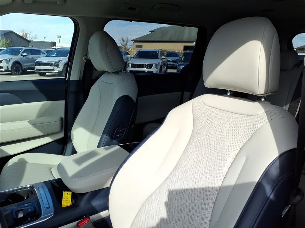 2026 Kia Carnival EX - Photo 13
