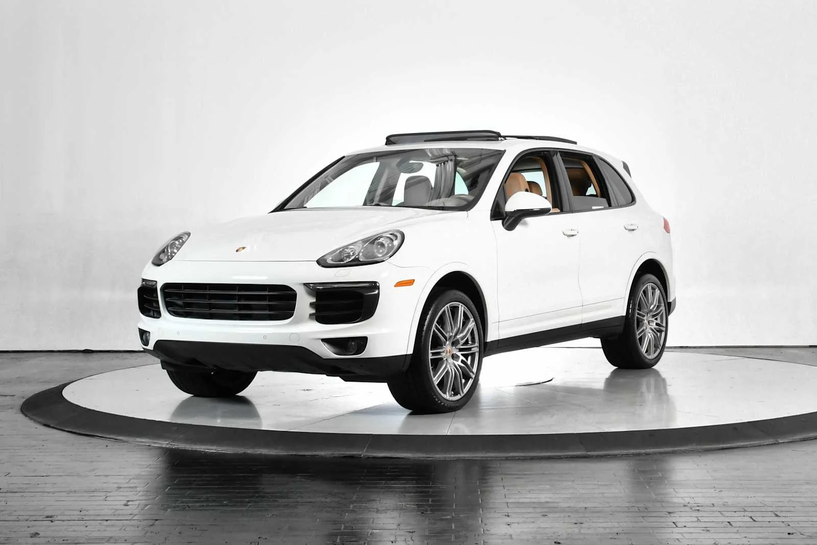 2017 Porsche Cayenne Platinum Edition's photo