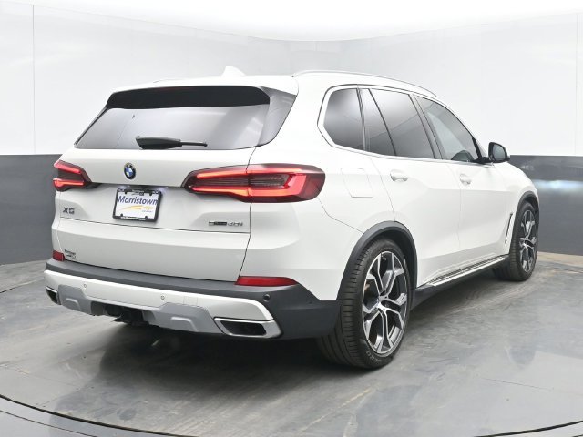 Used 2022 White BMW sDrive40i image 13