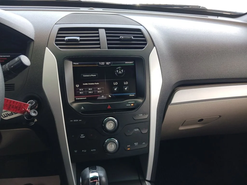 Used 2015 White Ford XLT image 12