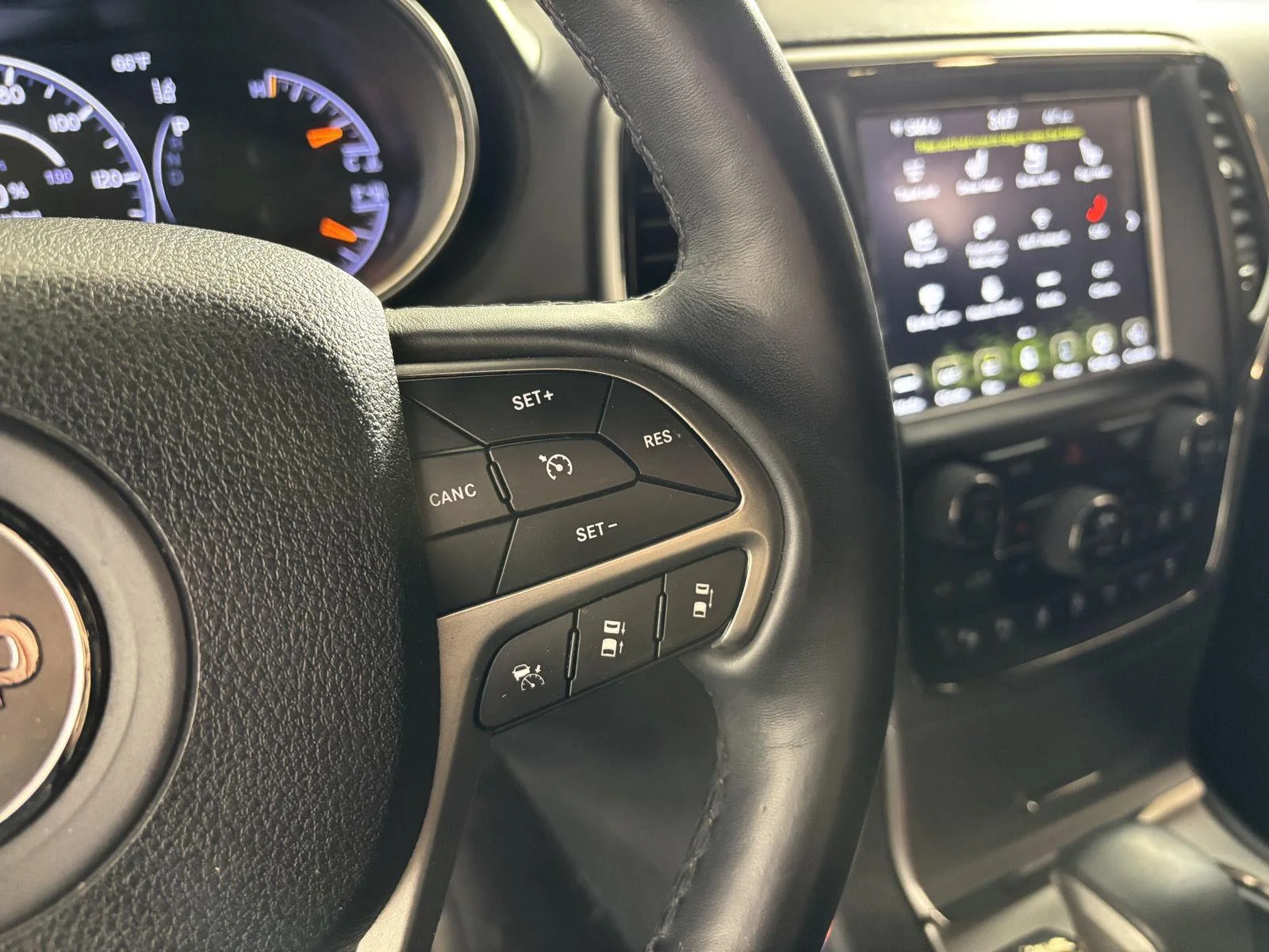 Used 2018 Bright White Clearcoat Jeep High Altitude image 27
